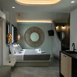 Kudos Firostefani 公寓式酒店